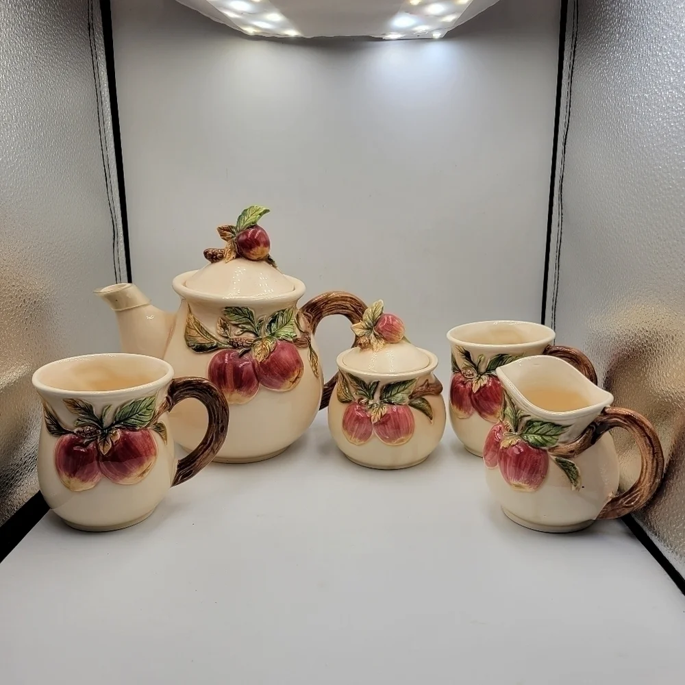 Takahashi San Francisco Hand Painted Apple Ceramic 5 Piece Tea set w/2 Lids